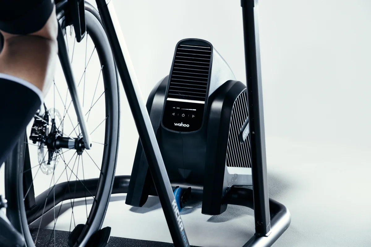 KICKR HEADWIND fan speed and pairing controls detail